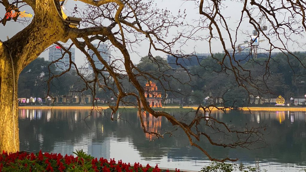 Hồ Lục Thủy là tên gọi xưa cũ nhất của hồ Hoàn Kiếm
